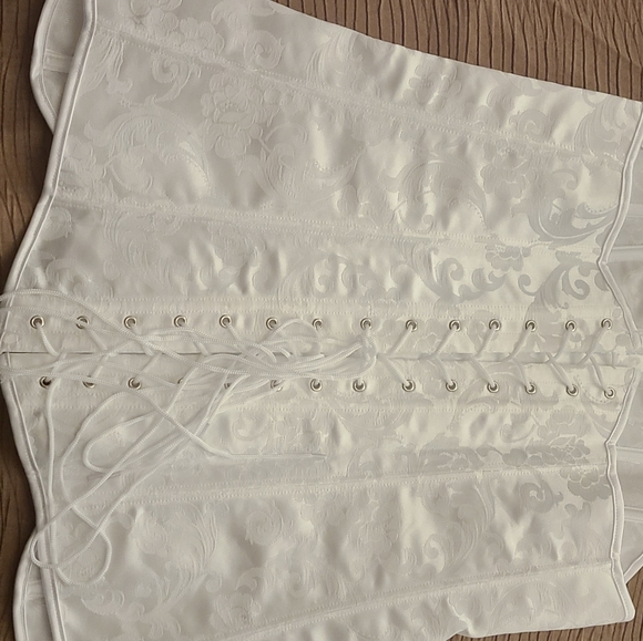 Beautiful Hollywood Dream Hourglass Corset - Picture 4 of 4